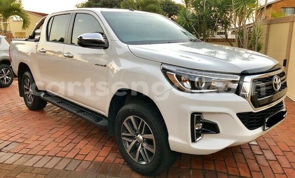 Nunua Ilio tumika Toyota Hilux White Gari ndani ya Big Bend nchini Lubombo Nunua Ilio tumika Toyota Hilux White Gari ndani ya Big Bend nchini Lubombo