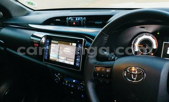 Buy Used Toyota Hilux Silver Car in Bhunya in Manzini Buy Used Toyota Hilux Silver Car in Bhunya in Manzini