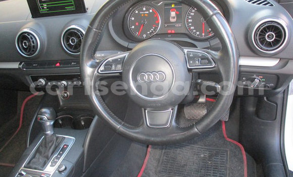 Acheter Occasion Voiture Audi A4 Blanc à Hlatikulu, Shiselweni District Acheter Occasion Voiture Audi A4 Blanc à Hlatikulu, Shiselweni District