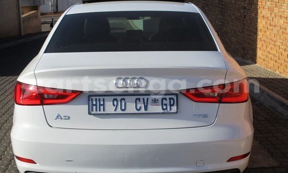 Acheter Occasion Voiture Audi A4 Blanc à Hlatikulu, Shiselweni District Acheter Occasion Voiture Audi A4 Blanc à Hlatikulu, Shiselweni District