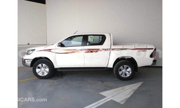 Nunua Imported Toyota Hilux White Gari ndani ya Import - Dubai nchini Hhohho Nunua Imported Toyota Hilux White Gari ndani ya Import - Dubai nchini Hhohho