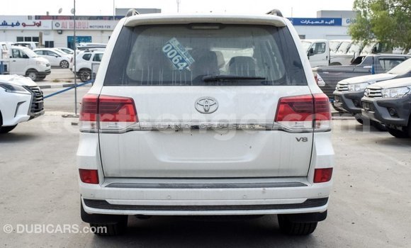 Nunua Imported Toyota Land Cruiser White Gari ndani ya Import - Dubai nchini Hhohho Nunua Imported Toyota Land Cruiser White Gari ndani ya Import - Dubai nchini Hhohho