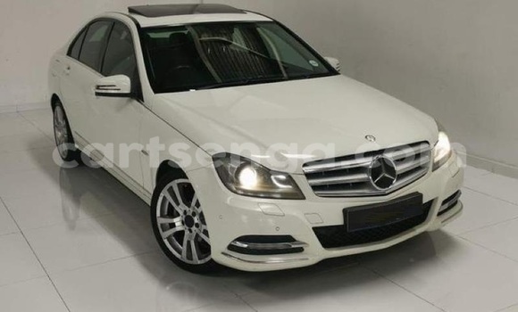 Buy Used Mercedes‒Benz C–Class White Car in Ezulwini in Hhohho Buy Used Mercedes‒Benz C–Class White Car in Ezulwini in Hhohho