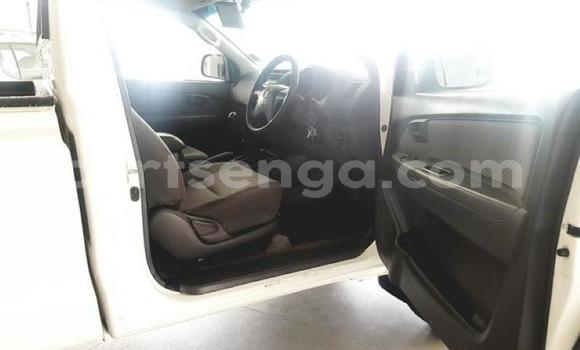 Nunua Ilio tumika Toyota Hilux White Gari ndani ya Mbabane nchini Manzini Nunua Ilio tumika Toyota Hilux White Gari ndani ya Mbabane nchini Manzini