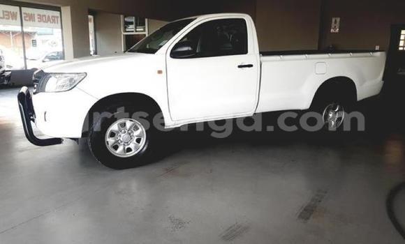 Nunua Ilio tumika Toyota Hilux White Gari ndani ya Mbabane nchini Manzini Nunua Ilio tumika Toyota Hilux White Gari ndani ya Mbabane nchini Manzini