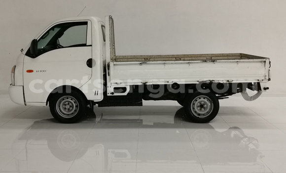 Buy Used Hyundai H200 White Car in Ezulwini in Hhohho Buy Used Hyundai H200 White Car in Ezulwini in Hhohho