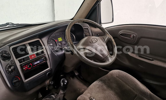 Buy Used Hyundai H200 White Car in Ezulwini in Hhohho Buy Used Hyundai H200 White Car in Ezulwini in Hhohho