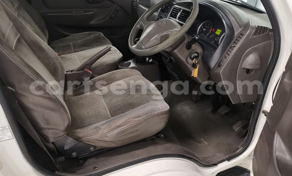 Buy Used Hyundai H200 White Car in Ezulwini in Hhohho Buy Used Hyundai H200 White Car in Ezulwini in Hhohho