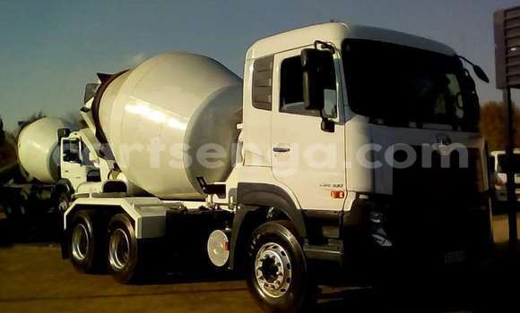 Nunua Ilio tumika Nissan UD White Lori ndani ya Manzini nchini Manzini Nunua Ilio tumika Nissan UD White Lori ndani ya Manzini nchini Manzini