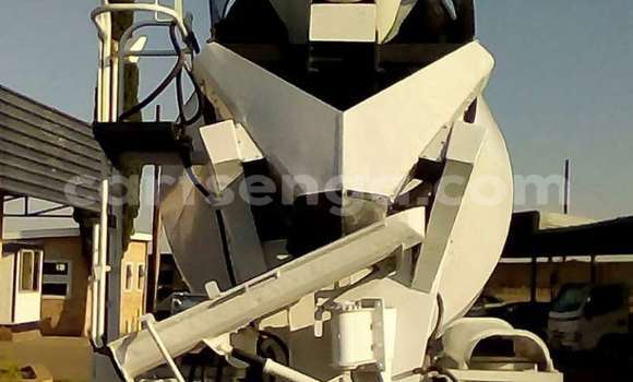 Nunua Ilio tumika Nissan UD White Lori ndani ya Manzini nchini Manzini Nunua Ilio tumika Nissan UD White Lori ndani ya Manzini nchini Manzini