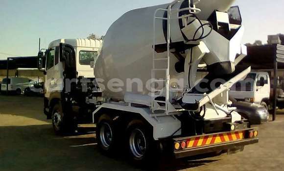 Nunua Ilio tumika Nissan UD White Lori ndani ya Manzini nchini Manzini Nunua Ilio tumika Nissan UD White Lori ndani ya Manzini nchini Manzini