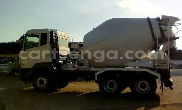 Nunua Ilio tumika Nissan UD White Lori ndani ya Manzini nchini Manzini Nunua Ilio tumika Nissan UD White Lori ndani ya Manzini nchini Manzini