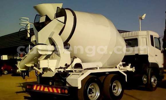 Nunua Ilio tumika Nissan UD White Lori ndani ya Manzini nchini Manzini Nunua Ilio tumika Nissan UD White Lori ndani ya Manzini nchini Manzini