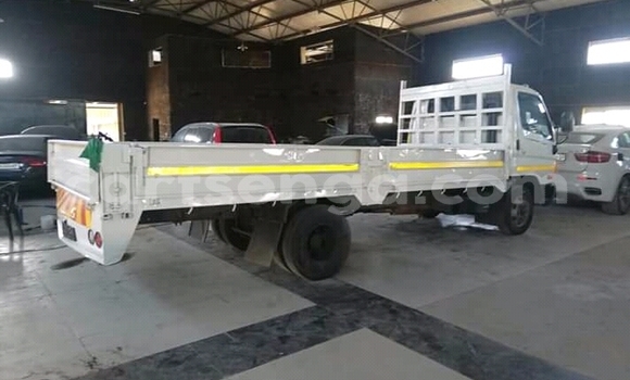 Buy Used Hyundai H200 White Truck in Ezulwini in Hhohho Buy Used Hyundai H200 White Truck in Ezulwini in Hhohho