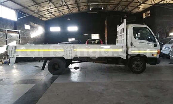 Buy Used Hyundai H200 White Truck in Ezulwini in Hhohho Buy Used Hyundai H200 White Truck in Ezulwini in Hhohho