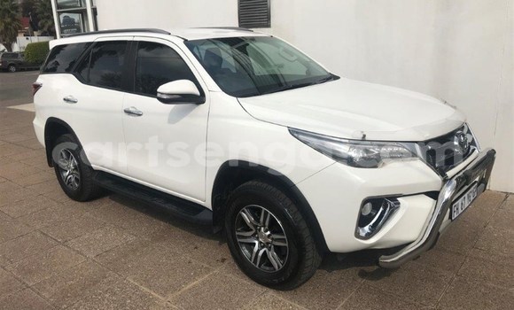 Nunua Ilio tumika Toyota Fortuner White Gari ndani ya Mbabane nchini Manzini Nunua Ilio tumika Toyota Fortuner White Gari ndani ya Mbabane nchini Manzini