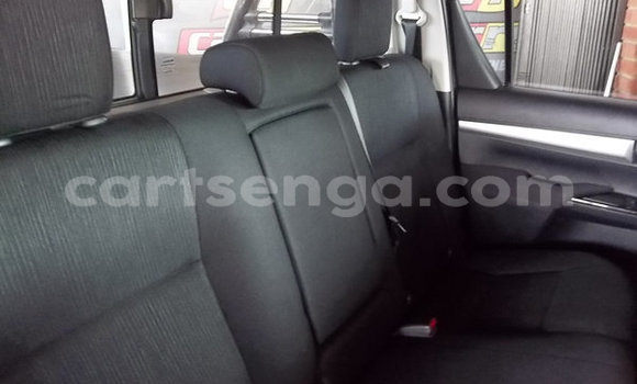 Nunua Ilio tumika Toyota Hilux White Gari ndani ya Hlatikulu nchini Wilaya ya Shiselweni Nunua Ilio tumika Toyota Hilux White Gari ndani ya Hlatikulu nchini Wilaya ya Shiselweni