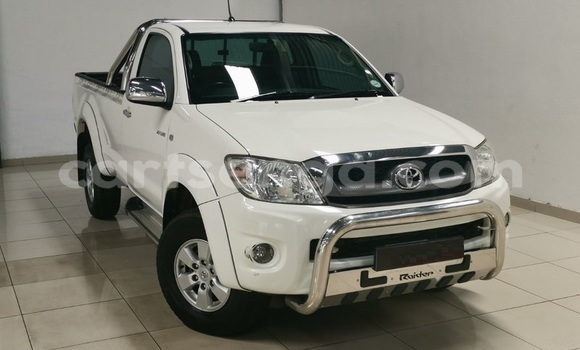 Buy Used Toyota Hilux White Car in Ezulwini in Hhohho Buy Used Toyota Hilux White Car in Ezulwini in Hhohho
