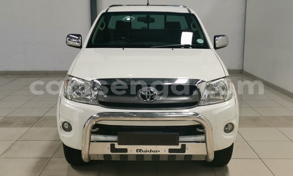 Buy Used Toyota Hilux White Car in Ezulwini in Hhohho Buy Used Toyota Hilux White Car in Ezulwini in Hhohho