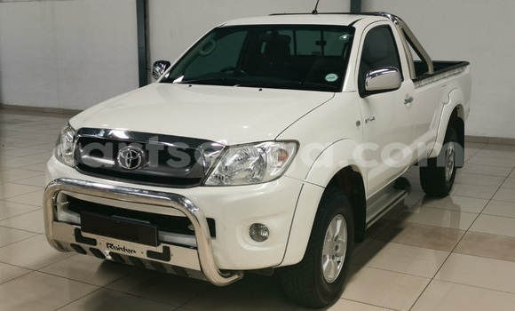 Buy Used Toyota Hilux White Car in Ezulwini in Hhohho Buy Used Toyota Hilux White Car in Ezulwini in Hhohho