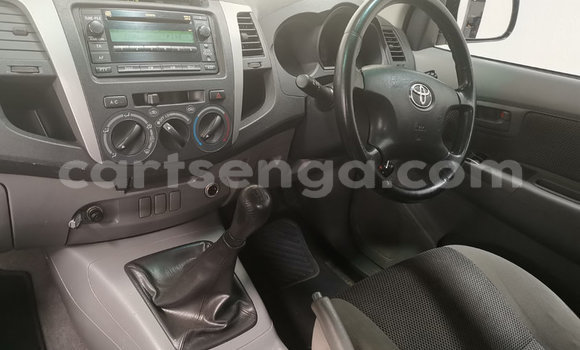 Buy Used Toyota Hilux White Car in Ezulwini in Hhohho Buy Used Toyota Hilux White Car in Ezulwini in Hhohho