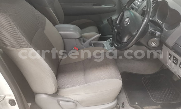 Buy Used Toyota Hilux White Car in Ezulwini in Hhohho Buy Used Toyota Hilux White Car in Ezulwini in Hhohho
