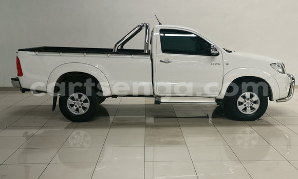 Buy Used Toyota Hilux White Car in Ezulwini in Hhohho Buy Used Toyota Hilux White Car in Ezulwini in Hhohho