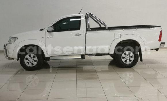Buy Used Toyota Hilux White Car in Ezulwini in Hhohho Buy Used Toyota Hilux White Car in Ezulwini in Hhohho