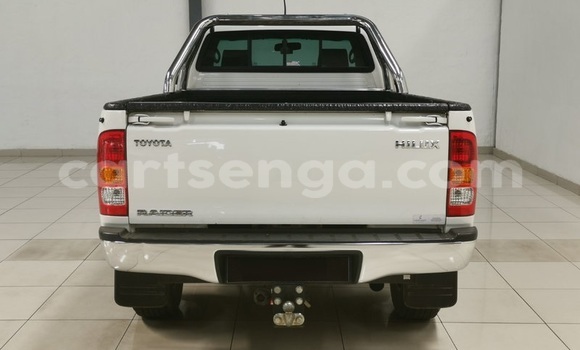 Buy Used Toyota Hilux White Car in Ezulwini in Hhohho Buy Used Toyota Hilux White Car in Ezulwini in Hhohho