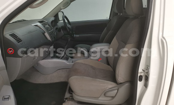 Buy Used Toyota Hilux White Car in Ezulwini in Hhohho Buy Used Toyota Hilux White Car in Ezulwini in Hhohho