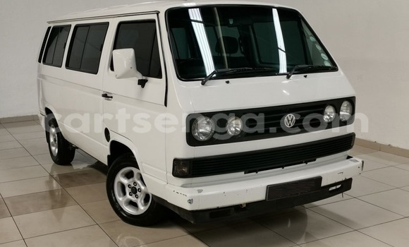 Buy Used Volkswagen Caravelle White Car in Ezulwini in Hhohho Buy Used Volkswagen Caravelle White Car in Ezulwini in Hhohho