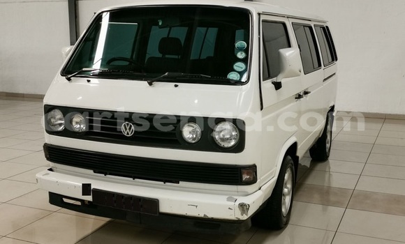 Buy Used Volkswagen Caravelle White Car in Ezulwini in Hhohho Buy Used Volkswagen Caravelle White Car in Ezulwini in Hhohho