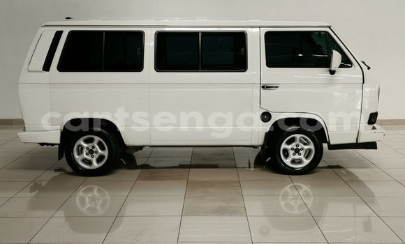 Buy Used Volkswagen Caravelle White Car in Ezulwini in Hhohho Buy Used Volkswagen Caravelle White Car in Ezulwini in Hhohho