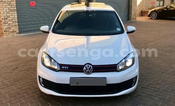 Nunua Ilio tumika Volkswagen Golf GTI White Gari ndani ya Bulembu nchini Hhohho Nunua Ilio tumika Volkswagen Golf GTI White Gari ndani ya Bulembu nchini Hhohho