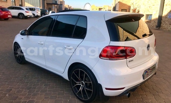 Nunua Ilio tumika Volkswagen Golf GTI White Gari ndani ya Bulembu nchini Hhohho Nunua Ilio tumika Volkswagen Golf GTI White Gari ndani ya Bulembu nchini Hhohho