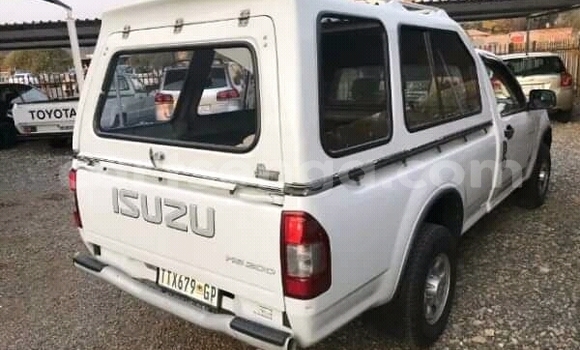 Buy Used Isuzu KB White Car in Ezulwini in Hhohho Buy Used Isuzu KB White Car in Ezulwini in Hhohho
