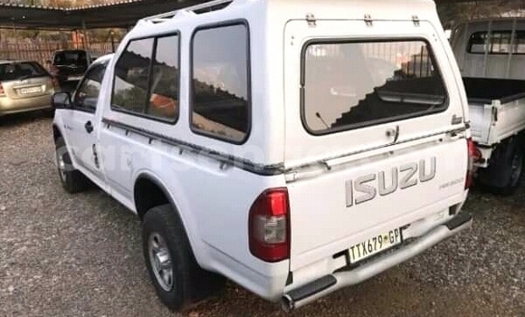 Buy Used Isuzu KB White Car in Ezulwini in Hhohho Buy Used Isuzu KB White Car in Ezulwini in Hhohho