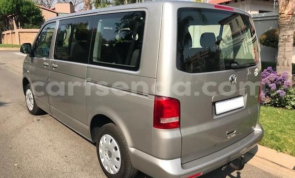 Acheter Occasion Voiture Volkswagen Caravelle Gris à Bhunya, Manzini Acheter Occasion Voiture Volkswagen Caravelle Gris à Bhunya, Manzini