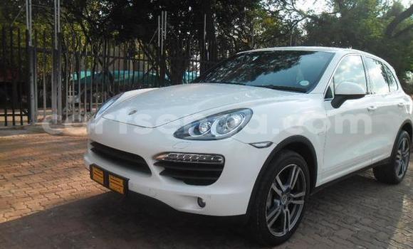 Buy Used Porsche Cayenne White Car in Bhunya in Manzini