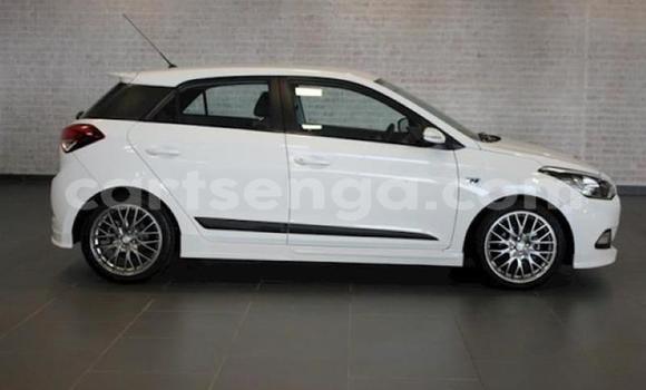 Acheter Occasion Voiture Hyundai i20 Blanc à Bhunya, Manzini Acheter Occasion Voiture Hyundai i20 Blanc à Bhunya, Manzini