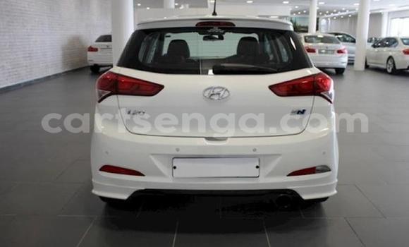 Acheter Occasion Voiture Hyundai i20 Blanc à Bhunya, Manzini Acheter Occasion Voiture Hyundai i20 Blanc à Bhunya, Manzini