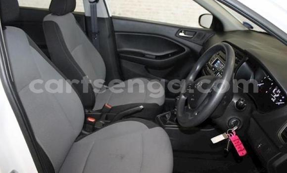 Acheter Occasion Voiture Hyundai i20 Blanc à Bhunya, Manzini Acheter Occasion Voiture Hyundai i20 Blanc à Bhunya, Manzini