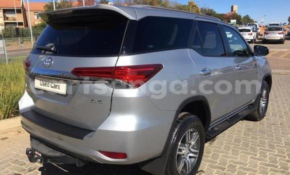 Acheter Occasion Voiture Toyota Fortuner Gris à Bhunya, Manzini Acheter Occasion Voiture Toyota Fortuner Gris à Bhunya, Manzini