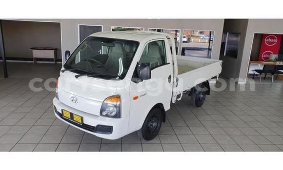 Nunua Ilio tumika Hyundai H200 White Gari ndani ya Mbabane nchini Manzini Nunua Ilio tumika Hyundai H200 White Gari ndani ya Mbabane nchini Manzini