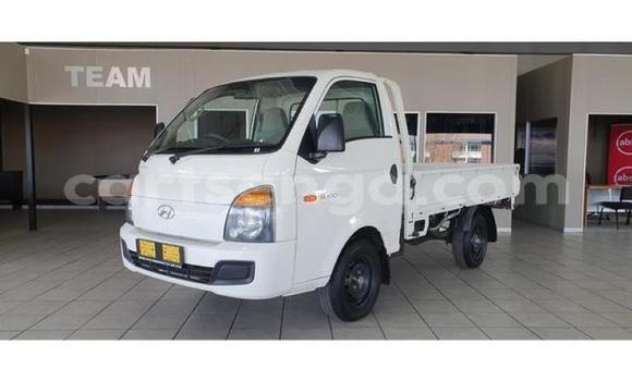 Nunua Ilio tumika Hyundai H200 White Gari ndani ya Mbabane nchini Manzini Nunua Ilio tumika Hyundai H200 White Gari ndani ya Mbabane nchini Manzini