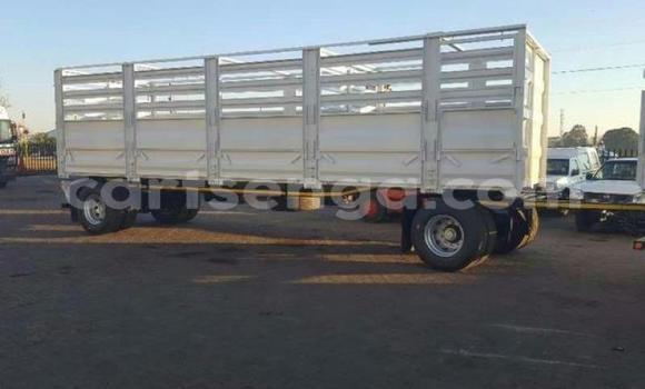 Nunua Ilio tumika Nissan UD White Lori ndani ya Mbabane nchini Manzini Nunua Ilio tumika Nissan UD White Lori ndani ya Mbabane nchini Manzini