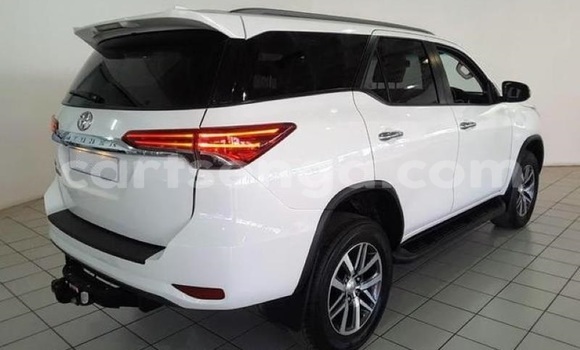Buy Used Toyota Fortuner White Car in Mbabane in Manzini Buy Used Toyota Fortuner White Car in Mbabane in Manzini
