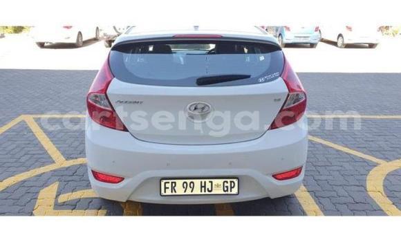 Buy Used Hyundai Accent White Car in Ezulwini in Hhohho Buy Used Hyundai Accent White Car in Ezulwini in Hhohho