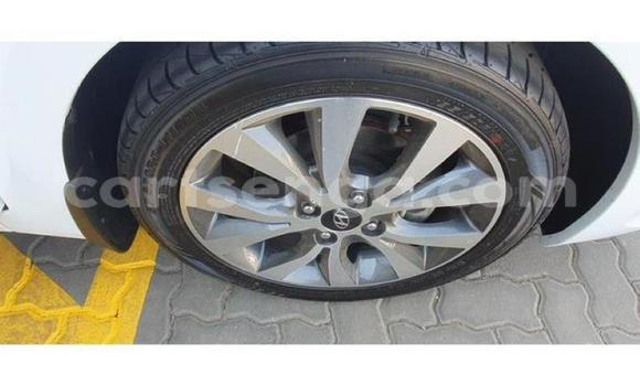 Buy Used Hyundai Accent White Car in Ezulwini in Hhohho Buy Used Hyundai Accent White Car in Ezulwini in Hhohho
