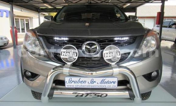 Acheter Occasion Voiture Mazda BT-50 Beige à Mbabane, Manzini Acheter Occasion Voiture Mazda BT-50 Beige à Mbabane, Manzini